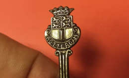 CUILLERE 8,4 Cm En  Métal Argenté - PAYS BAS NEDERLAND - ROTTERDAM - Made In Holland - Löffel