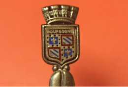 CUILLERE VINTAGE 11,5 Cm En Métal Argenté - FRANCE REGION BOURGOGNE - Fabricant Augis De Lyon - Löffel