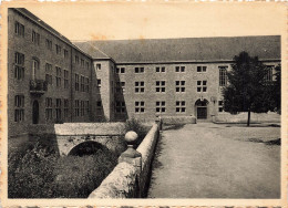 [-5%] BELGIQUE - Bure - Vue Générale - La Maison, Les Anciens Fossés , La Cour De Récréation - Carte Postale - Tellin