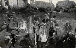 * T2 1916 Deutsche Feldküche In Serbien, Bedürftige Serben Werden Verpflegt / Német Utazó Tábori Mozgó Konyha, Gulyáságy - Unclassified