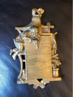 Très Beau Pyrogène En Bronze Doré Fin XIXème S Représentant Un Garçon Au Soufflet. Rare Et En Très Bon état. - Mecheros (Pyrogenes)