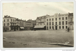 MARMANDE (47) - CPA - PLACE CLEMENCEAU - Marmande