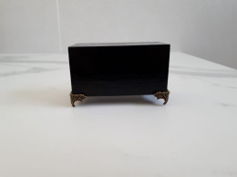 Socle Noir Brillant  Pour Figurine Avec Pieds En Bronze Ou Maquette 8,2 X 4,2 Cm  & - Small Figures