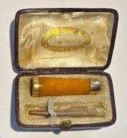 Ancien Fume-cigarette. Or 18 Ct (poiçon D'aigle) Et Ambre. Fabrication CH. Sexer Nantes. - Cigarette Holders