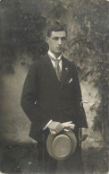 Delcampe - Gallant Man Souvenir Photo Postcard Hat - Mode