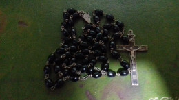 CHAPELET PERLE NOIR INRI ROMA - Etnica