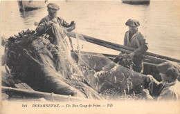 Delcampe - FINISTERE  29  DOUARNENEZ  - UN BON COUP DE FILET ( PECHE A LA SARDINE ) - Douarnenez