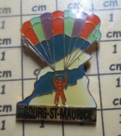 421 Pin's Pins / Beau Et Rare / SPORTS / PARACHUTE PARACHUTISME BOURG SAINT MAURICE , Pas Boursin , Maurice ? - Parachutting