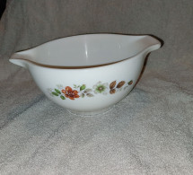 Vintage Petit Saladier Grand Bol Ou Saucière Pirex France - Schalen Und Tabletts