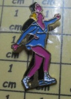 421 Pin's Pins / Beau Et Rare / SPORTS / PATINAGE ARTISTIQUE EN COUPLE - Skating (Figure)