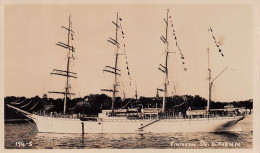 Delcampe - FINNISH SAILING VESSEL "L'AVENIR" IN STOCKHOLM ~ AN OLD PHOTOGRAPH SIZE 125 X 75 Mm #242816 - Segelboote