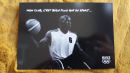 CPM SPORT HANDISPORT MON CLUB  C EST BIEN PLUS QUE DU SPORT HOMME NOIR EN FAUTEUIL BALLON BASKET ? FRANCE OLYMPIQUE - Handisport