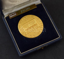Iván István (1905-1968) 1961. "Nemzetközi Bélyegkiállítás" Aranyozott Bronz Emlékérem Eredeti Tokban (50mm) + "Zsűri" Je - Other & Unclassified