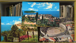 **, * JUGOSZLÁVIA - Kb. 450 Db MODERN Képeslap Dobozban / YUGOSLAVIA - Cca. 450 Modern Postcards In A Box - Unclassified