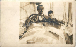 * T2/T3 Férfi Automobilban Fiúval / Man With Boy In An Automobile. Photo (EK) - Unclassified