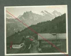 Orig. Foto Um 1930 Mürren Im Berner Oberland, Blick Auf Den Hotel Eingang Alpenruhe, Straßenpartie - Mürren