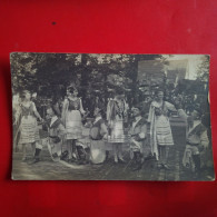 Delcampe - CARTE PHOTO LIEU A IDENTIFIER DANSE - Tanz