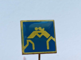 BADGE Z-66-1 - WRESTLING, LUTTE - Lucha