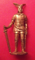Figurine Kinder Métal Métallfiguren Vers 1980. Krieger Germanischer Furst. Socle Ovale - Familien