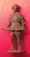 Figurine Kinder Métal Métallfiguren Vers 1980. Soldat Soldaten Pikenier Socle Ovale - Familien