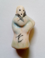 Fève Ancienne Personnage Femme Santon Crèche (trou Dessous) - Santons