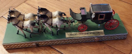 BRUMM SERIE HISTORICAL BERLINE DE PIE IX  AU 1/43e Attelage Caleche Longueur Du Socle 28cm - Brumm
