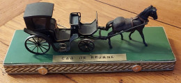 BRUMM SERIE HISTORICAL CAB DE L'ACTRICE REJANE  AU 1/43e Attelage Caleche Longueur Du Socle 22cm - Brumm