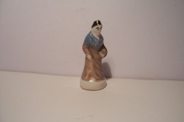 FEVE    -  SANTON - CRECHE - FEMME AU PANIER  ( N°51 )-  * - Santons