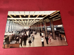 PARIS.   Aéroport D’ORLY.  Le Hall  .  11/24 - Flugwesen