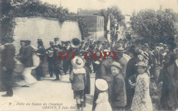 RARE CPA : GRIGNY DEFILE DES SOCIETES DES CHEMINOTS GROUPE ST-PIERRE FETE 1914 69 RHONE - Grigny