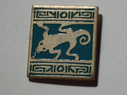 PIN'S Camel, Tabac Cigarette, Lézard, Caméléon - Perfume