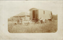 ** T2/T3 Keréken Gördülő Lakókocsi, Vontatható, Leginkább A Mezőgazdaságban Alkalmazható, Száradó Ruhák, Főzés. Photo (f - Unclassified