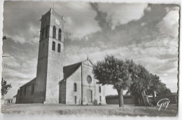 Delcampe - CPSM 78 MEULAN L' Eglise Saint-Nicolas (Traits Blancs = Défaut Du Scanner) - Meulan