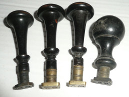 Lot De 4 Cachets Sceaux En Bois Et Laiton, Monogrammes, Sceau Cachet Monogramme, à Cire - Seals