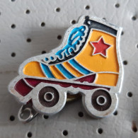 Roller Skates  Vintage Pin Badge - Skateboard