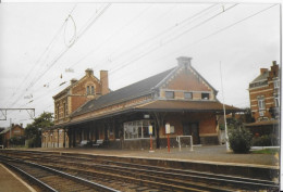 MOUSTIER Sur SAMBRE ..-- La GARE . Photo  ( Format Carte Postale ) . 1994 . - Jemeppe-sur-Sambre