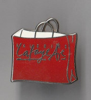 PIN'S   THEME ARTHUS BERTRAND  SAC ROUGE  GALERIES LAFAYETTE - Arthus Bertrand