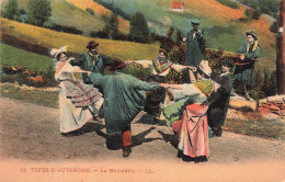 [-5%] FOLKLORE - Danses - Types DAuvergne - La Bourrée - L L - Animé - Colorisé - Carte Postale Ancienne - Dans