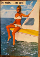 Cpm Fantaisie Pin-Up Assise à La Pointe D'un Voilier "qui M'aime Me Suive", éd Chapeau, Série En Vacances - Pin-Ups