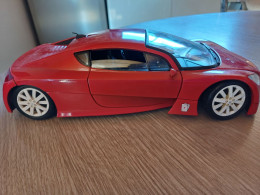Peugeot RC  Marque Solido Echelle 1:18eme - Burago