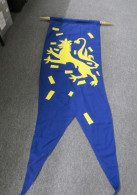 Grand Drapeau/bannière Fleur De Lys Fond Jaune - 180cm De Long - Drapeaux
