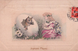 Delcampe - TRES JOLIE CARTE GAUFFREE / PETITE FILLE ET CHATON SORTANT OEUF / IDEALE 76 - Ostern