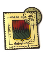 Delcampe - PINS POSTE TIMBRE CLUB PHILATHELIQUE SEINGBOUSE 57 MOSELLE / 33NAT - Poste
