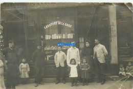 08015 - CARTE PHOTO - Commerce Devanture Lavatory De La Gare - Parfum Flacon - Tiendas