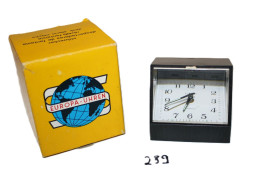 C289  Ancien Réveil à Remontoir - Vintage - Dateur - Alarm Clocks