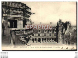 CPA Blois Le Chateau Vue Sur La Cour De L&#39Escalier Francois 1er - Blois