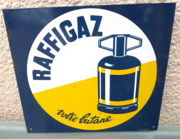 Plaque / Tôle Publicitaire Emaillée  "  RAFFIGAZ  "  Votre Butane - Targhe Smaltate (a Partire Dal 1961)