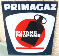 Plaque / Tôle Publicitaire Emaillée  "  PRIMAGAZ  "   Butane  Propane - Targhe Smaltate (a Partire Dal 1961)