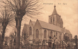[-5%] BELGIQUE - Alveringhem - Kerk - Eglise - Tombe - Cimetière - Croix - Flèche - Uitg J Versavel - Carte Postale Anci - Alveringem