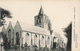 [-5%] BELGIQUE - Alveringhem - Kerk - Eglise - Cimetière - Tour - Porte - Croix - Uit Sansen Vannesle - Carte Postale An - Alveringem